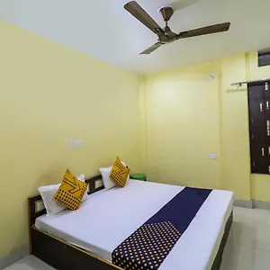 Spot On 44295 Sarnath Tourist Hotel