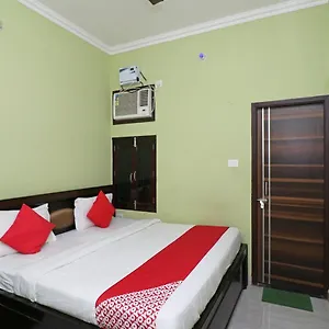 Capital O 11480 Blue Star Hotel